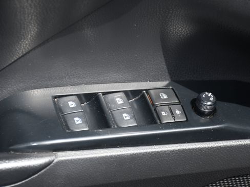 Used 2020 Toyota Camry LE image 10