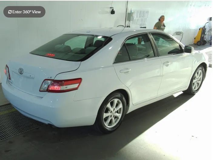 Used 2011 Toyota Camry LE w/ LE Extra-Value Pkg FWD image 2