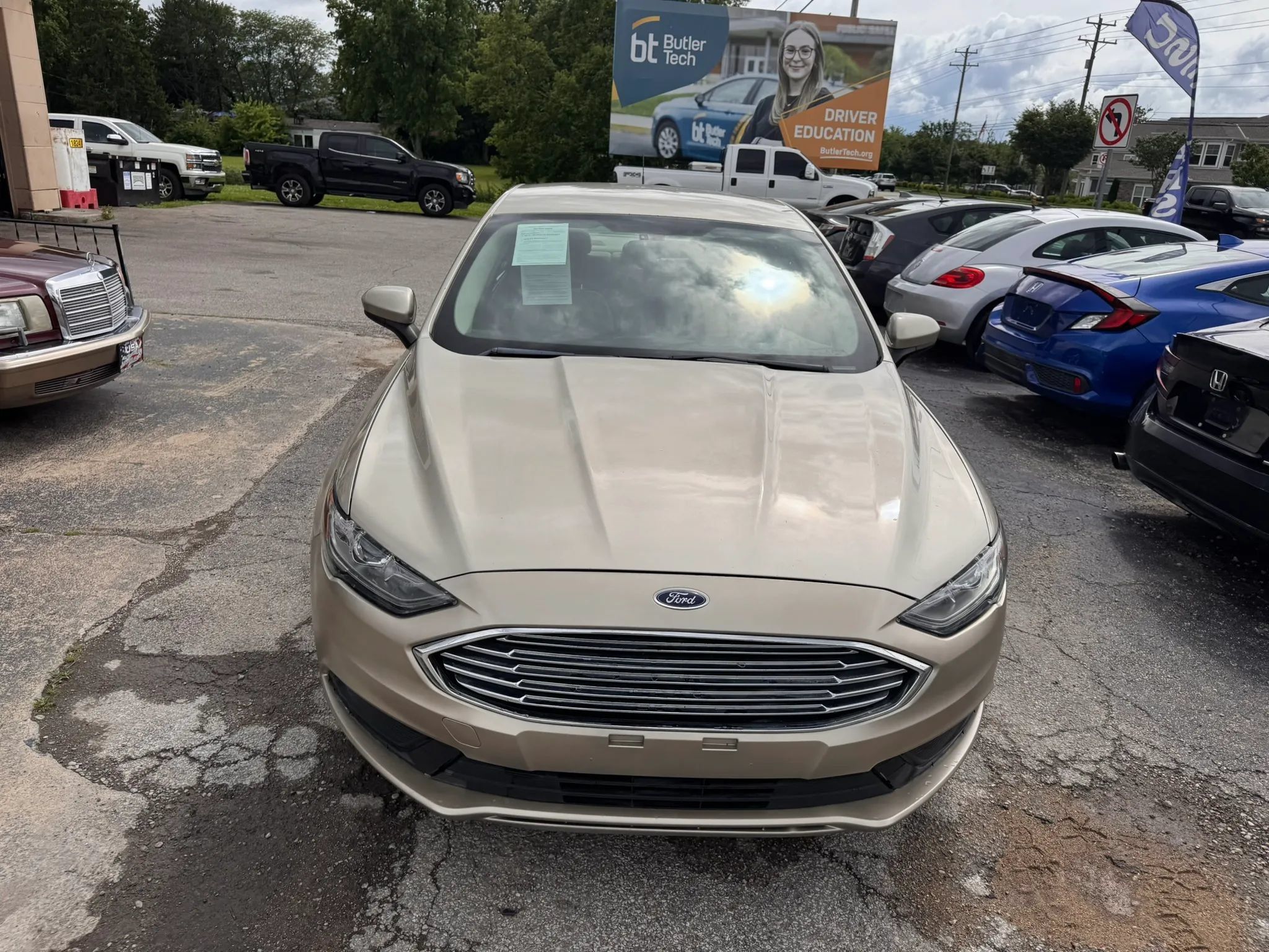 Used 2018 Ford Fusion SE w/ Fusion SE Technology Package FWD image 9