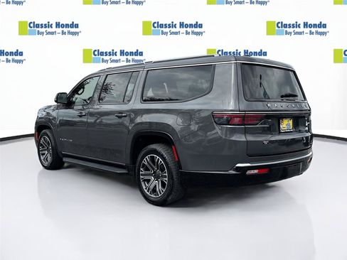 Used 2024 Jeep Wagoneer L Series II RWD image 5