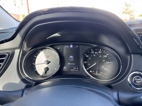 Used 2020 Nissan Rogue Sport SL image 6