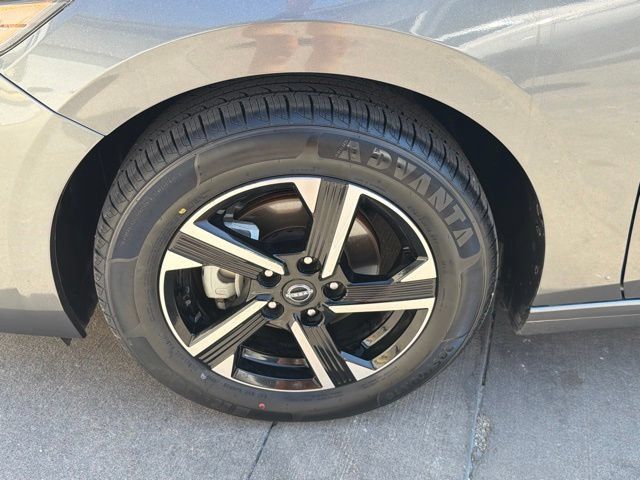 Used 2025 Nissan Sentra SV FWD image 11