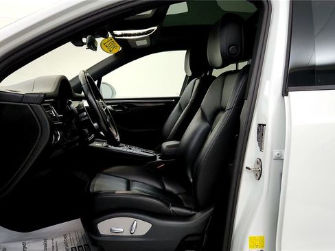 Used 2021 Porsche Macan image 37