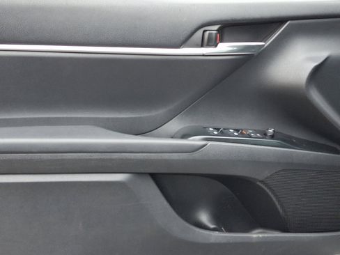 Used 2019 Toyota Camry SE image 13