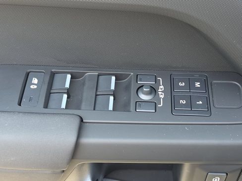 Certified 2025 Land Rover Defender 110 S AWD/4WD image 28