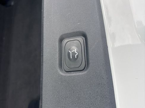 Used 2025 Ford Expedition Active image 31