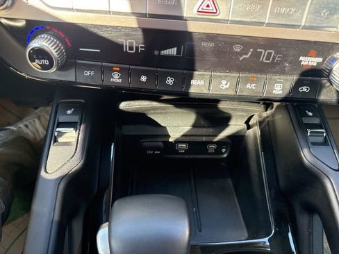 Used 2025 Kia Telluride S AWD/4WD image 24