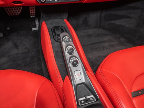 Used 2021 Ferrari F8 Tributo RWD image 36
