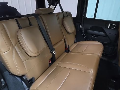 Used 2023 Jeep Wrangler Unlimited Sahara AWD/4WD image 16