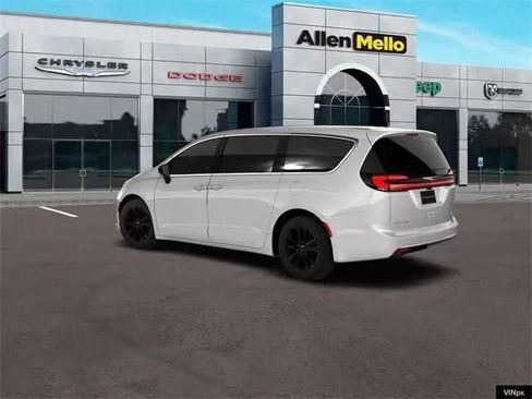 New 2026 Chrysler Pacifica Select image 4