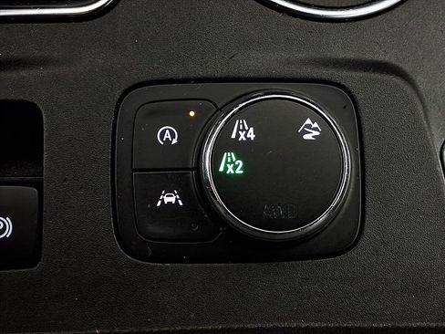 Used 2022 Chevrolet Traverse LT image 22