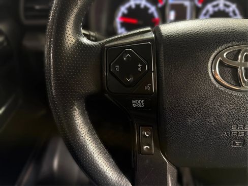 Used 2020 Toyota 4Runner TRD Off-Road AWD/4WD image 31