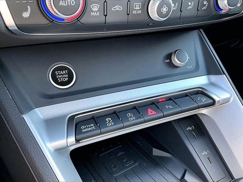 New 2025 Audi Q3 2.0T Premium image 29