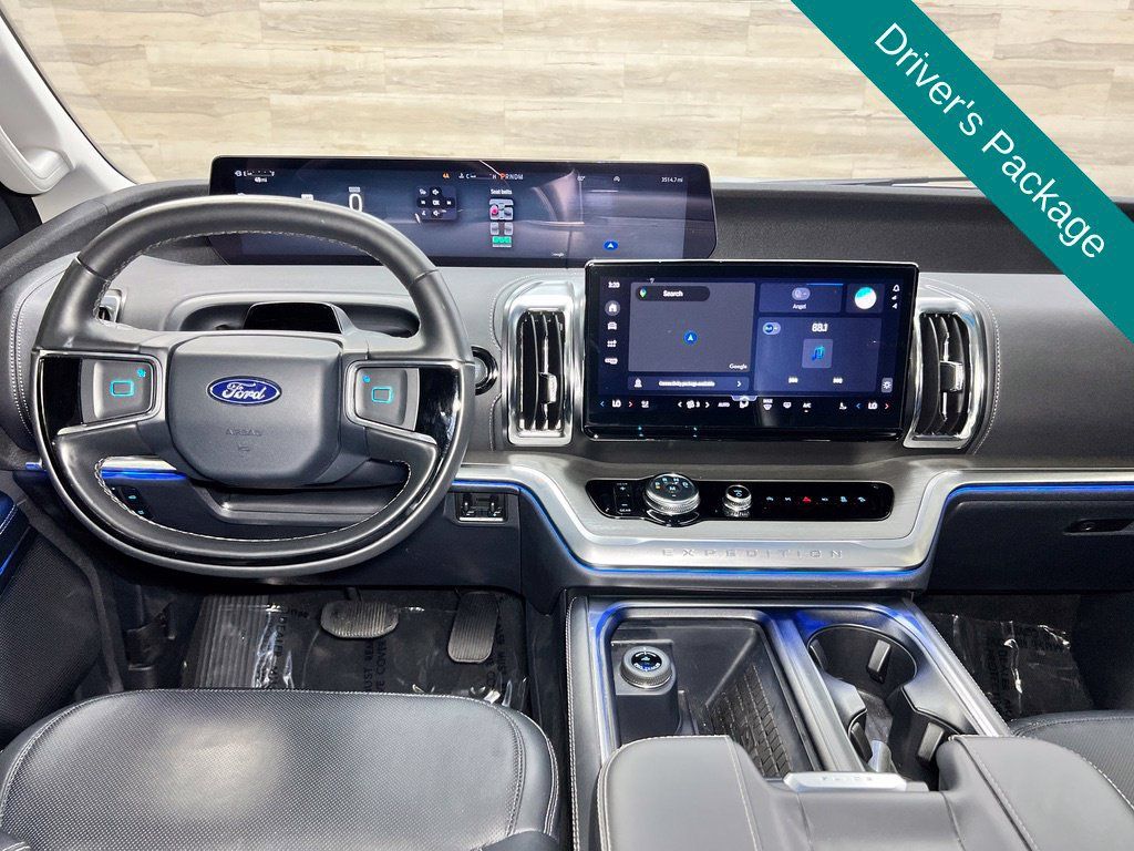 Used 2025 Ford Expedition Platinum w/ Driver's Package AWD/4WD image 2