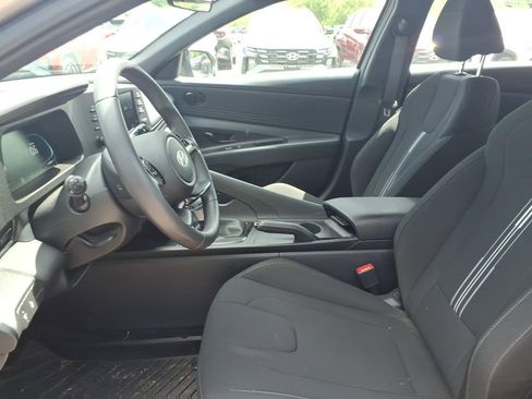 Used 2025 Hyundai Elantra Sport FWD image 20