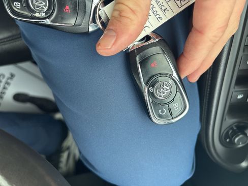 Used 2017 Buick Encore Essence image 32