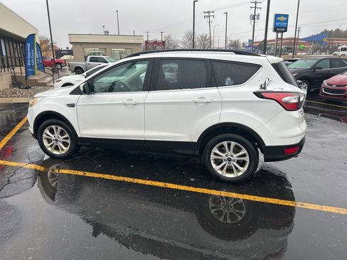 Used 2018 Ford Escape SE image 8