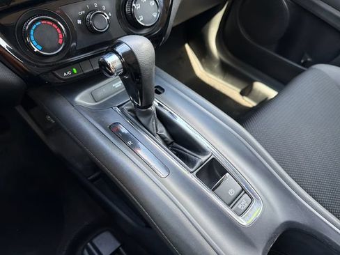 Used 2022 Honda HR-V LX image 15