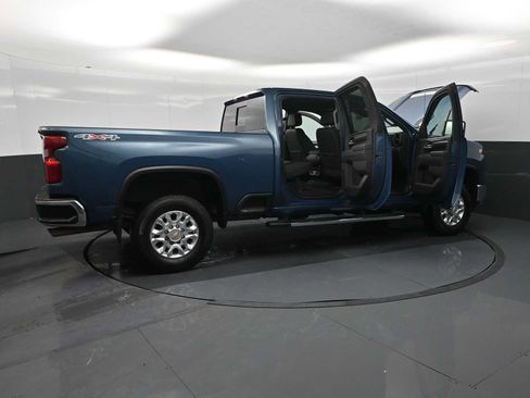 Used 2025 Chevrolet Silverado 2500 LT image 30