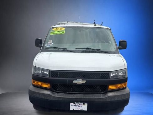 Used 2018 Chevrolet Express 3500 Extended w/ Driver Convenience Package RWD image 2