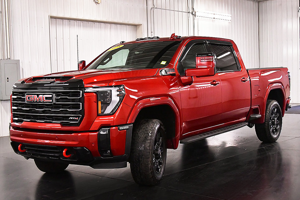 Used 2025 GMC Sierra 2500 AT4 w/ AT4 Premium Plus Package AWD/4WD image 3
