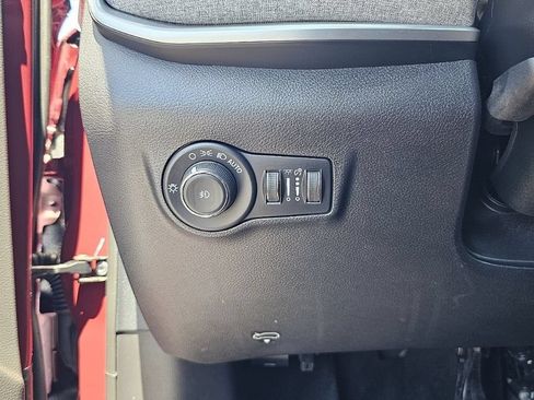 Used 2022 Jeep Compass Latitude w/ Sun and Sound Group AWD/4WD image 33