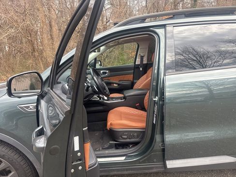 Used 2023 Kia Sorento SX Prestige image 2