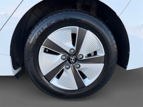 Used 2018 Hyundai Ioniq Blue image 11