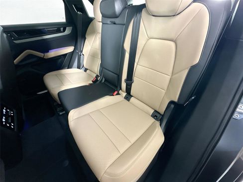 Certified 2026 Porsche Cayenne AWD/4WD image 25