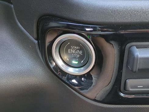 Used 2025 GMC Sierra 1500 SLT RWD image 28