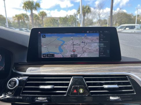Used 2020 BMW 530i w/ Convenience Package RWD image 24