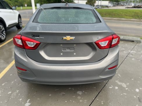Used 2018 Chevrolet Cruze LT FWD image 5