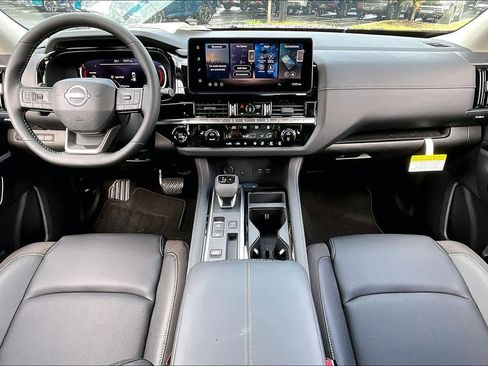 New 2026 Nissan Pathfinder SL image 5