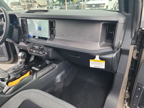 New 2025 Ford Bronco 4-Door image 24