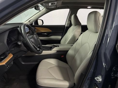 Used 2024 Toyota Grand Highlander AWD image 15