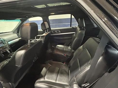 Used 2016 Ford Explorer XLT w/ Equipment Group 202A AWD/4WD image 6