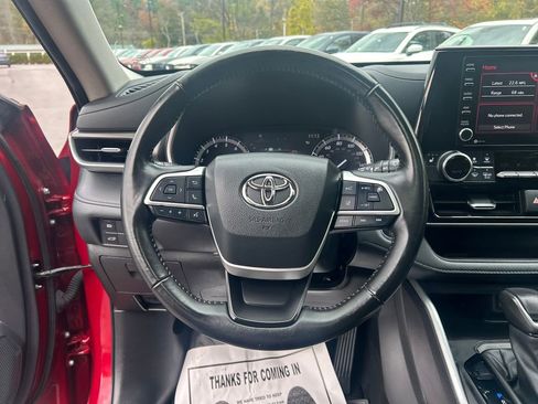 Used 2022 Toyota Highlander XLE image 24