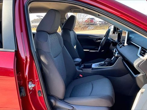 Used 2025 Toyota RAV4 XLE image 8