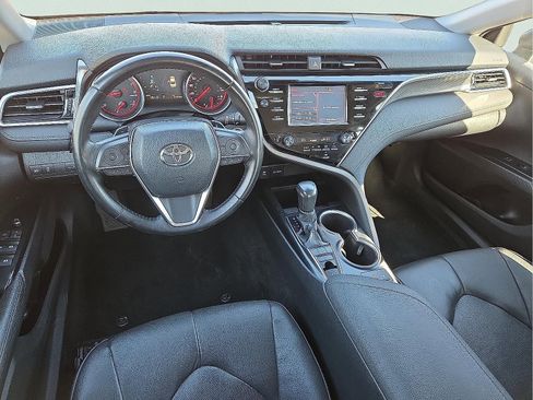 Used 2018 Toyota Camry XSE image 11