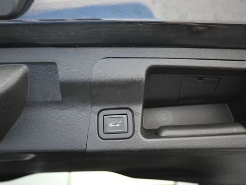 Used 2023 GMC Acadia SLE w/ Driver Convenience Package AWD/4WD image 9