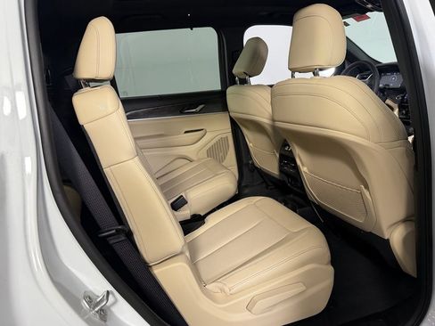 Certified 2025 Jeep Grand Cherokee L Limited w/ Luxury Tech Group II RWD image 32