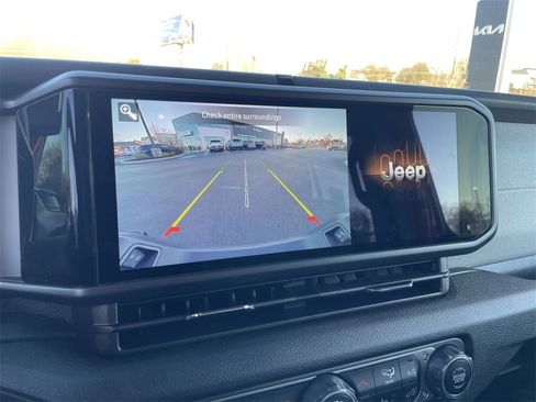 Used 2024 Jeep Gladiator Sport image 12