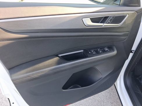 Used 2025 Volkswagen Atlas Cross Sport SE FWD image 15