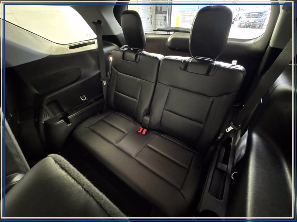 Used 2023 Ford Explorer XLT w/ Equipment Group 202A AWD/4WD image 30