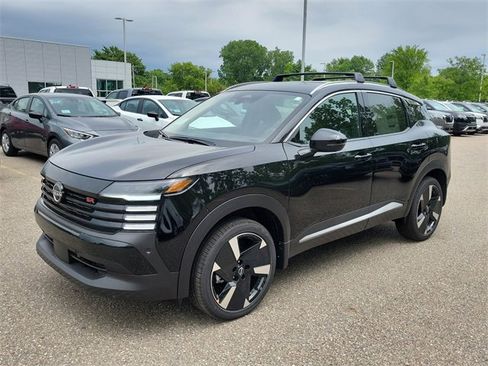 New 2025 Nissan Kicks SR image 2