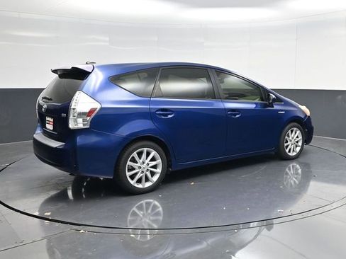 Used 2012 Toyota Prius V Five image 3