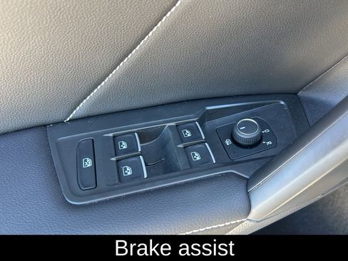 Certified 2024 Volkswagen Tiguan SE R-Line image 13