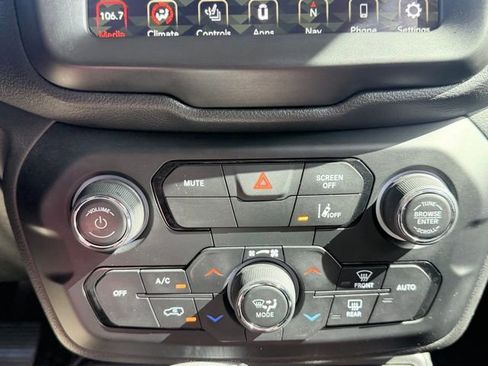 Used 2022 Jeep Renegade Trailhawk w/ Trailer Tow Group image 15