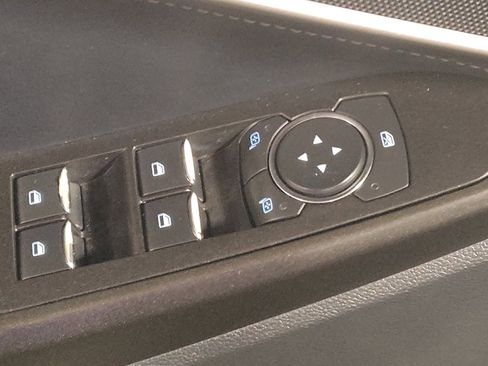 Used 2020 Ford Explorer XLT w/ Equipment Group 202A RWD image 27