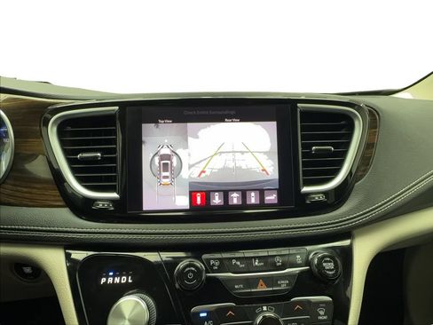 Used 2022 Chrysler Pacifica Limited FWD image 46